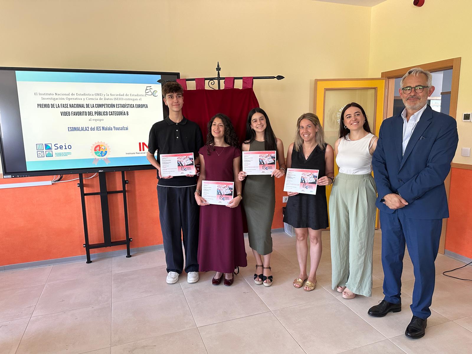 El equipo ESOMALALA2, ganador del premio al Vídeo Favorito del Público en la categoría B